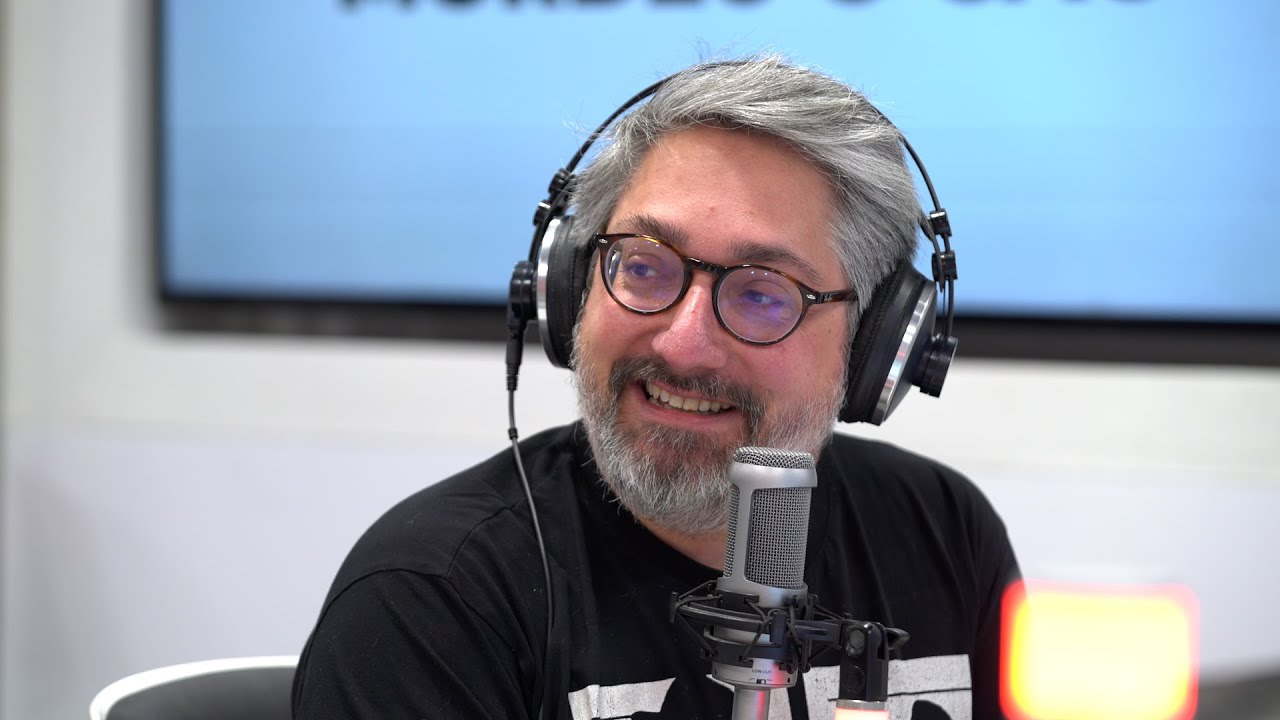 Rádio Comercial | Olha para o que aconteceu no Congo oh Michael Anderson | O Homem que Mordeu o Cão