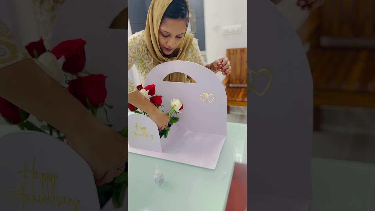 Anniversary cake with flowers 🌹