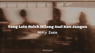Yang Lain Boleh Hilang Asal Kau Jangan (LiveAcoustic) by Mitty Zasia | Lyric Video | Brown Aesthetic