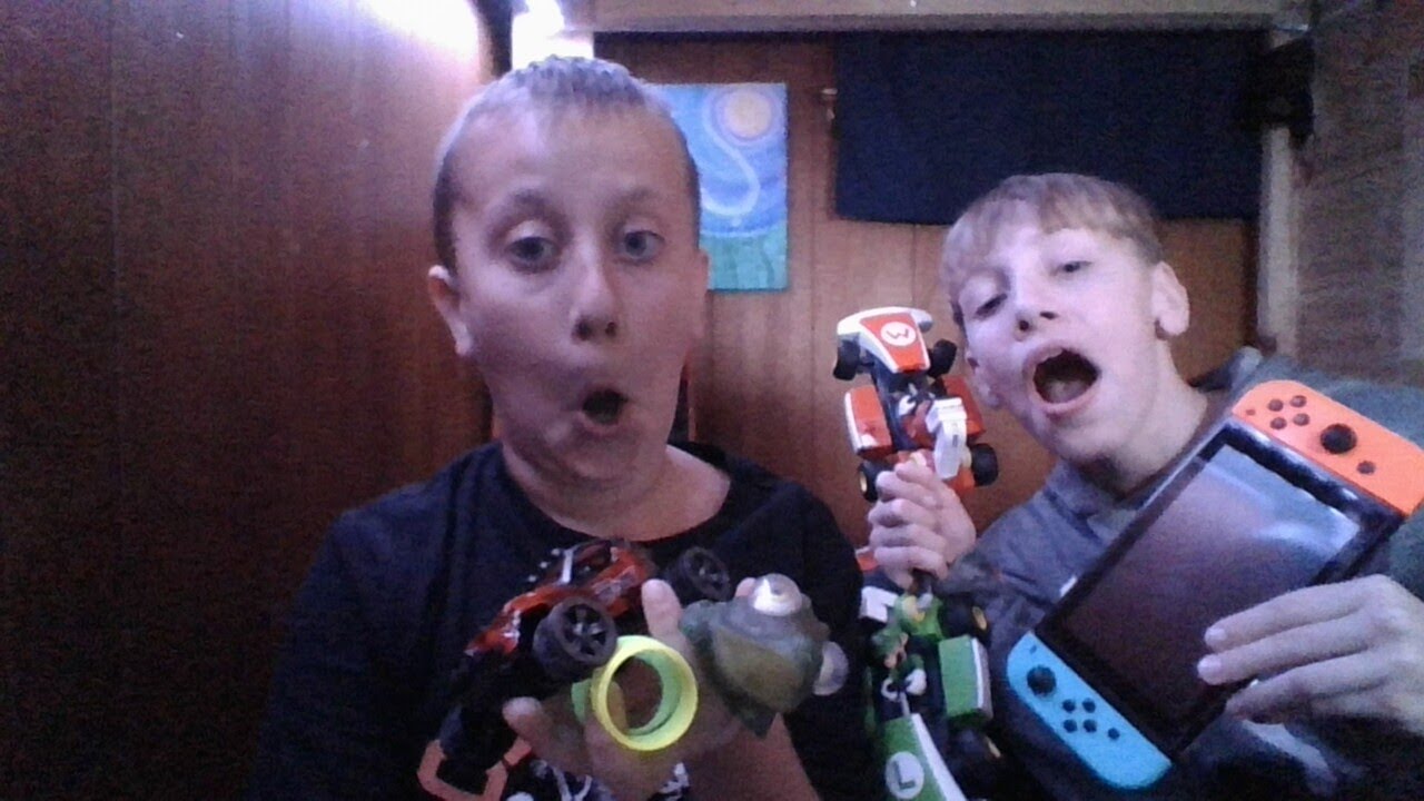 let's review random things in my bedroom with my cousin!!! - YouTube