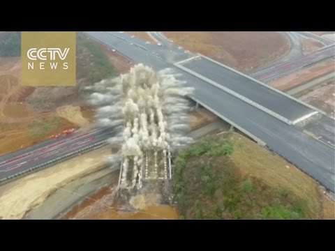 Footage: 240 kilograms of explosives demolish bridge