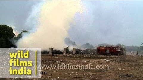 NMDC firefighters control fire at a landfill - Delhi