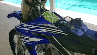 Yamaha YZ450F Quick maintenance oil change, oil filter and air filter change.