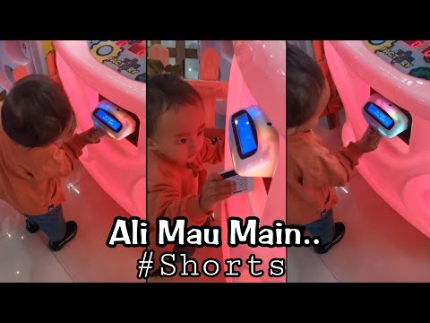 Ali 17 Bulan Pintar Gesek Kartu Mau Main di Permainan Capit Boneka GameFantasia #Shorts #ShortVideos