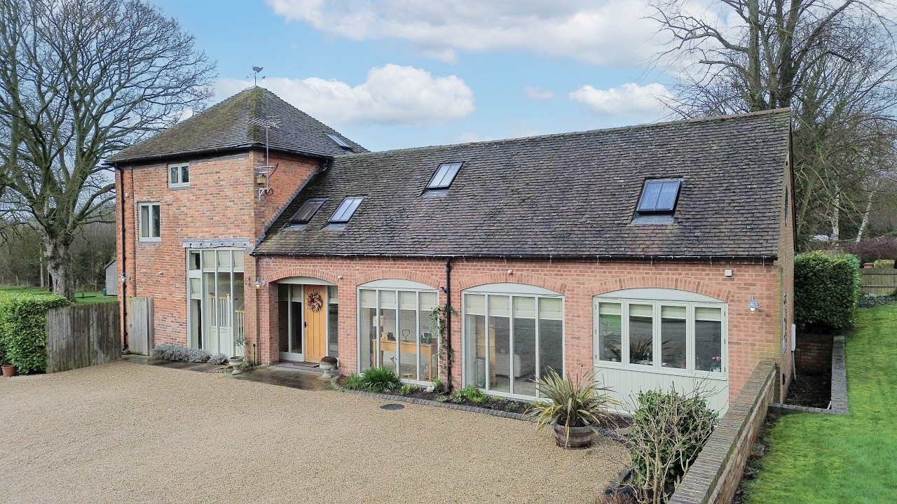 Court Drive, Shenstone, Lichfield | Private Luxury Property - Joanna Osborne