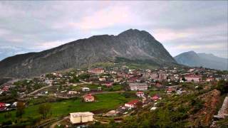 Video-Miniaturansicht von „Leskovik o fryn një erë - Janaq Mici“
