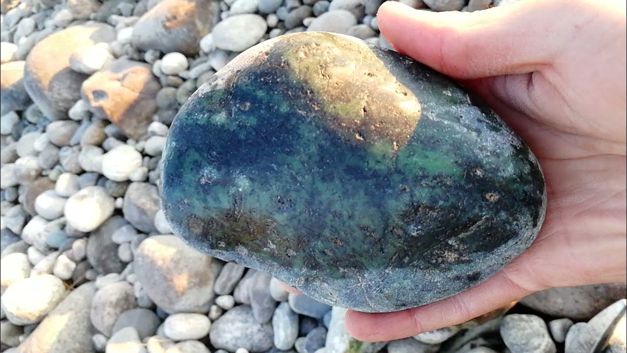 апосерпентинитовый нефрит. белый нефрит окатыш бурятия. нефрит речной окатыш. нефрит самородок окатыш. нефрит окатыш.
