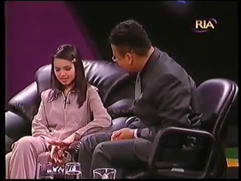 pertama kali siti nurhaliza hadir dalam rancangan TV tahun 1992..malu2 kucing saat kena interview