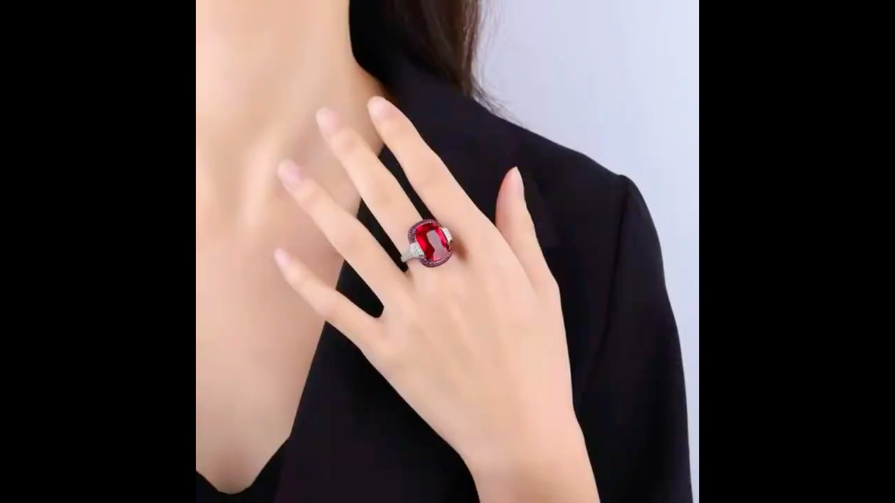 Gorgeous 925 Sterling Silver Engagement/Wedding Ring!