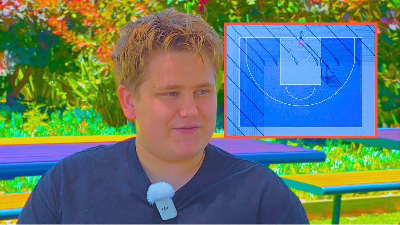 Вырос в баскетбольной семье.