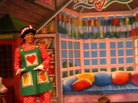 Miss Pattycake Live Hullabaloo - YouTube