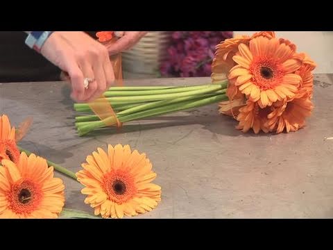 Video: Kā Turēt Gerberas Vāzē