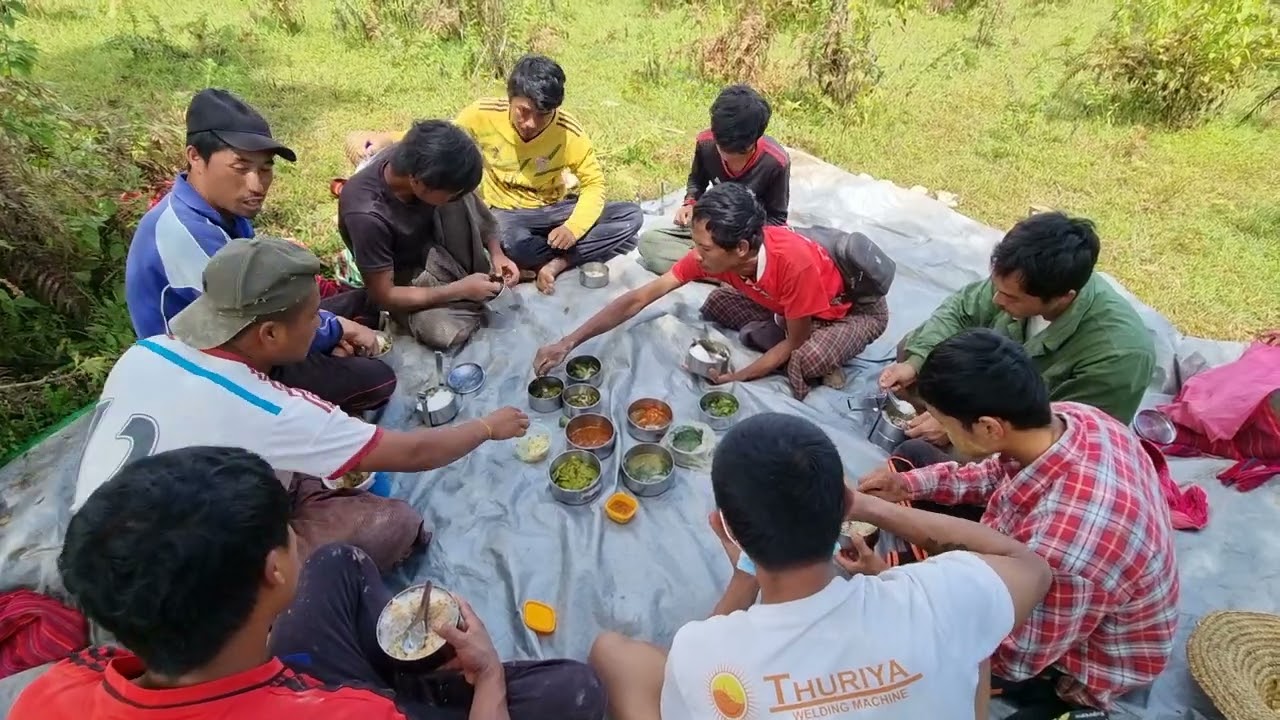 Lunchtime with Myanmar people 미얀마 사람들과 점심 식사