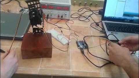 Taller de Arduino - Universidad de León - Control de brazo robot mediante joystick
