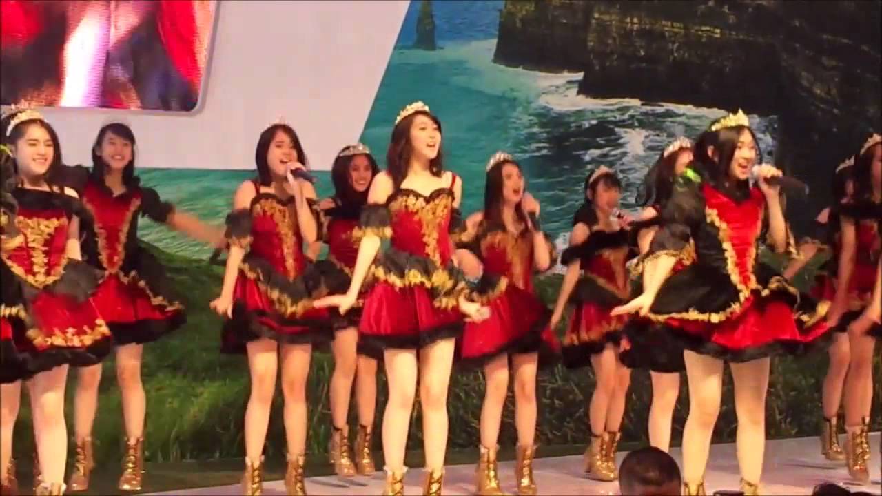 JKT48 - Manatsu no Sounds Good! (Musim Panas Sounds Good!) GIIAS Surabaya (Grand City) [HD Fancam]