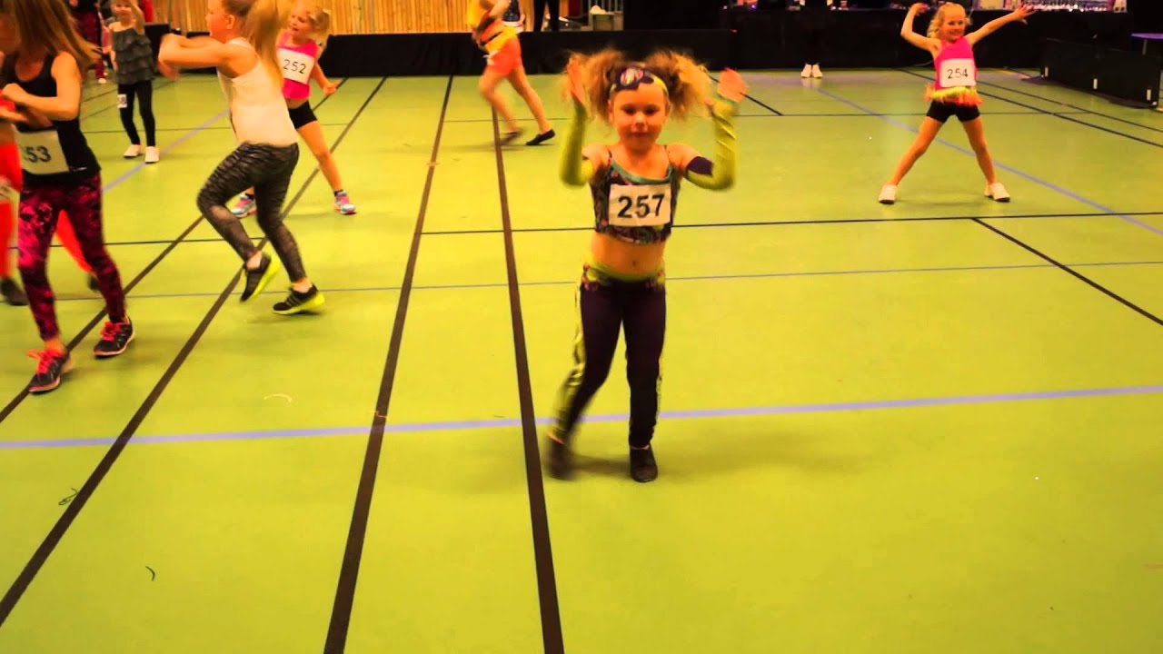 Amanda Akselson Bryngelsson tävlar i Disco barn 1 Brons i Tidaholm