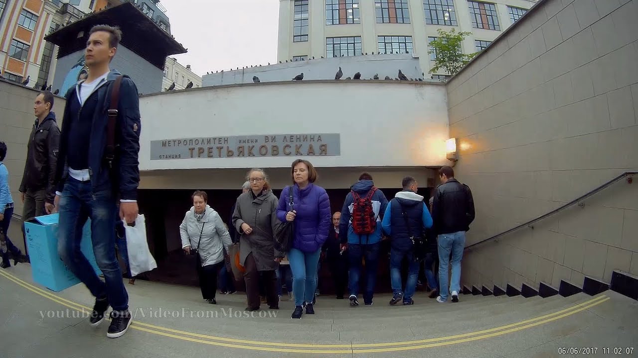 Вход на станцию метро Третьяковская и переход на станцию Новокузнецкая // 2017