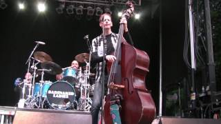 Bare Naked Ladies sing Bottom of your Heart at the Vancouver Island MusicFest