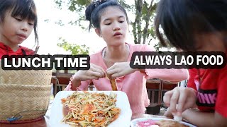 Making Papaya Salad For Lunch ຕາໝາກຫງ Enla Subs Julie Savina