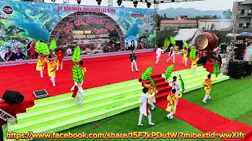 Ca sĩ Ngọc Ký biểu diễn tại chợ tình Tân Sơn, Lục Ngạn, Bắc Giang