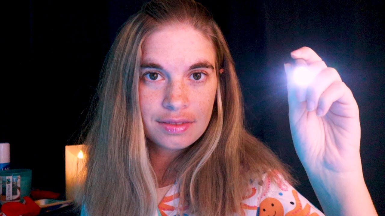 RP ASMR  Ophtalmologue - la plus douce des médecin t'examine les yeux :)