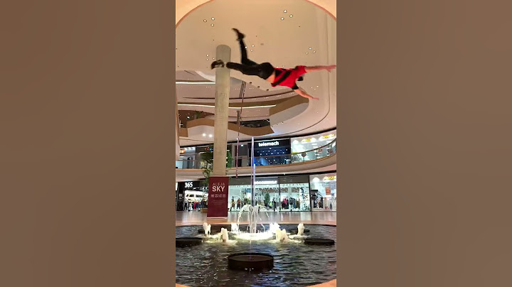 WE SPENT THE NIGHT IN SHOPPING MALL