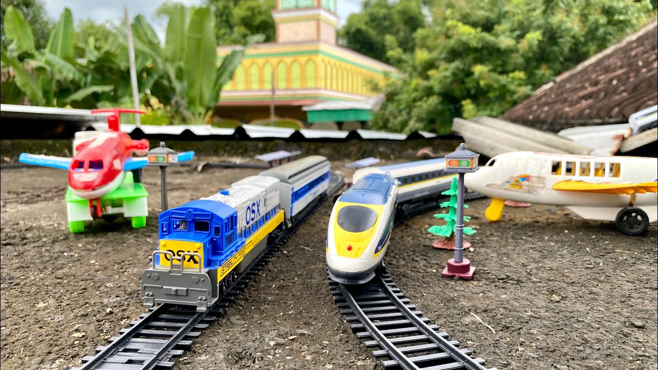 Diesel Model Train ASMR – Mini Train vs Airplane & Helicopter 🚆✈️🚁