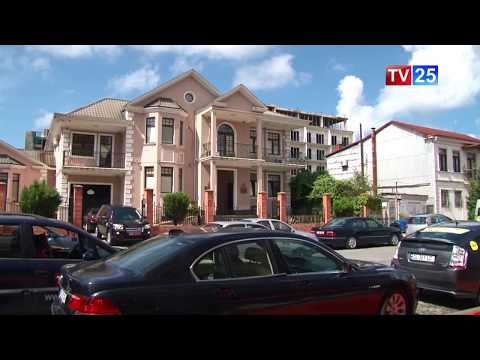 ქაოტურად მდგომი ტურისტული ავტობუსები ბათუმში