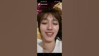 dea di malam harii sambil rebahan, cewek manis gigi taring imut