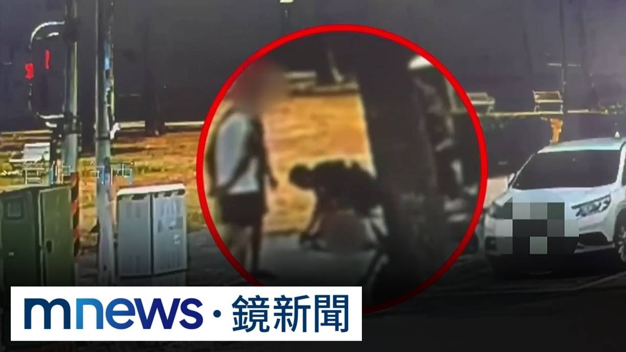 懷疑有第三者！女當街持刀揮舞　勇警出其不備奪刀｜#鏡新聞