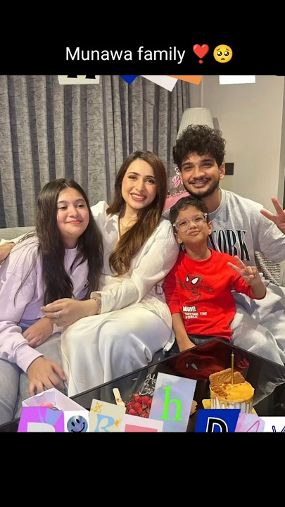 Munawar Faruqui with his family wife mehzabeen and son and daughter