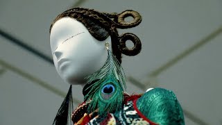 トップヘアメイクアップアーティスト 計良宏文の「越境」する展覧会　～日本初となる公立美術館での開催～