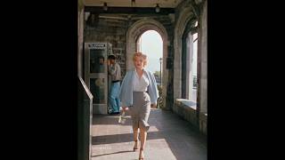 Marilyn Monroe at the gift shop. Niagara 1953. #shorts #movie #star