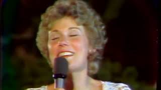 Anne Murray: Canadian Medley (Both Sides Now, Farewell to Nova Scotia,...)