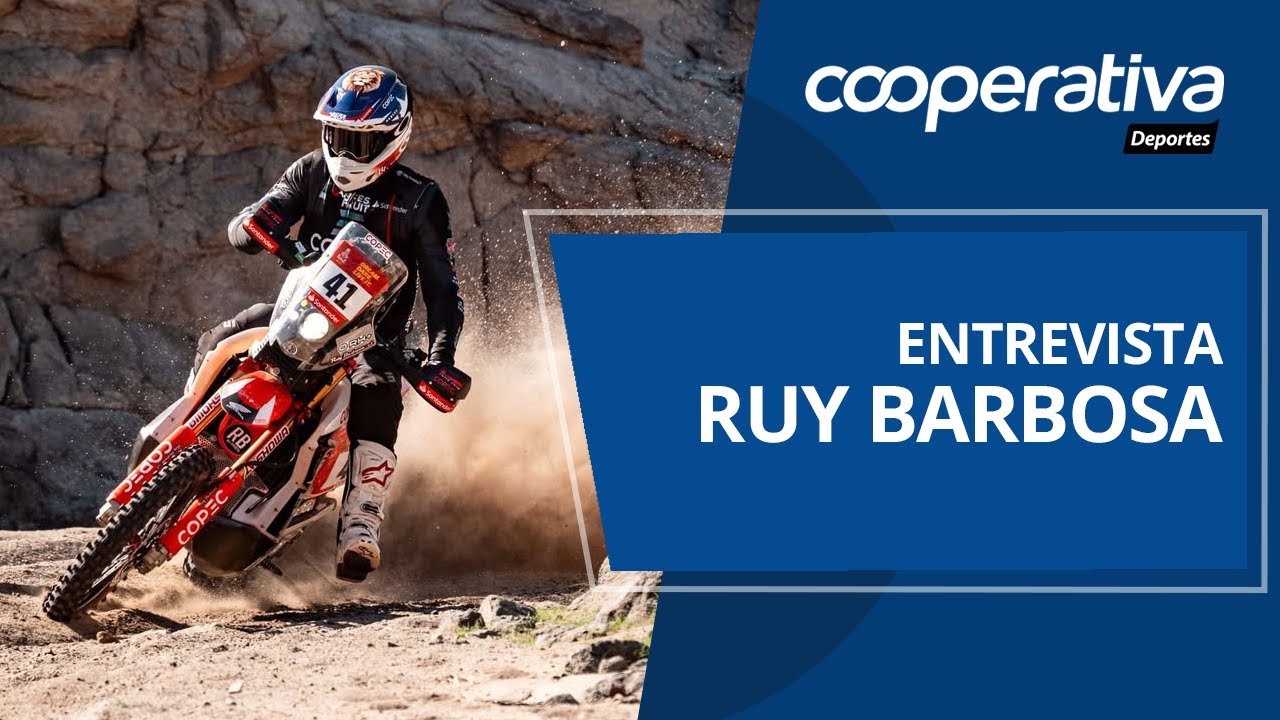 El piloto nacional Ruy Barbosa conversa tras su primer Rally Dakar