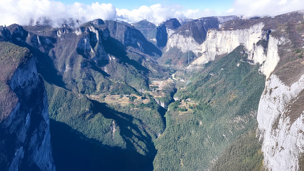 Первая в мире деревня-элеватор — деревня Тянькэн в провинции Хубэй, Китай