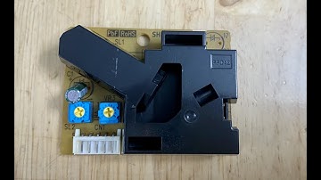 Lau chùi chi tiết bên trong cảm biến khói bụi của máy lọc không khí Panasonic, National