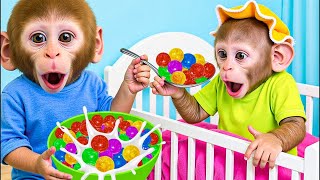 Bebé Mono BiBi Duerme Con El Monito Lindo Y Hace Lluvia De Dulces En Casa - MONO BIBI ESP