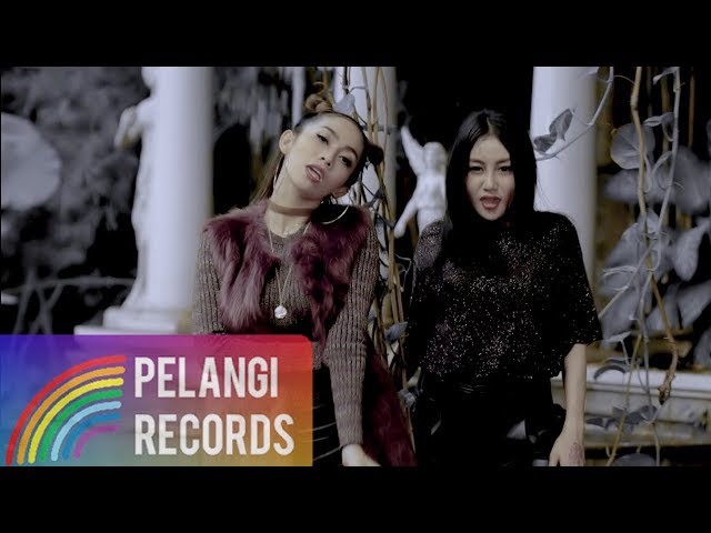 Duo Serigala - Pelan-Pelan (Ah Ah.. Ih Ih) (Official Music Video) class=