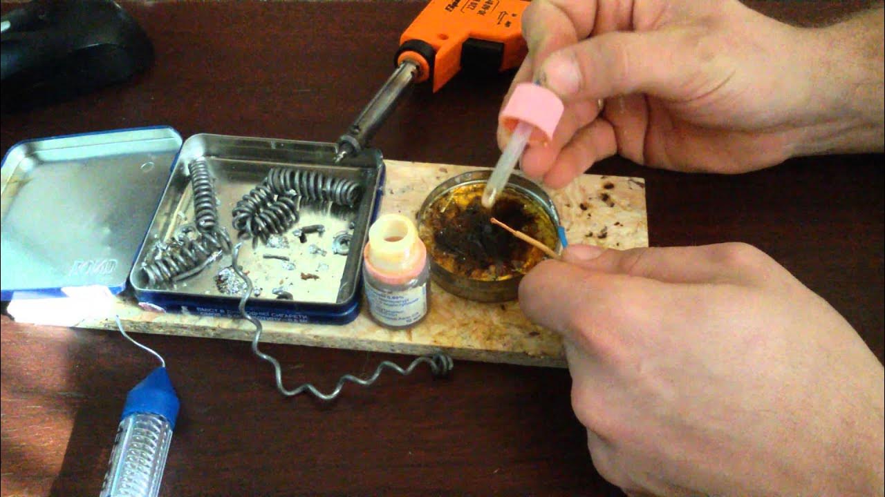 Паяльник для пайки лужение подшипников. Канифоль для пайки. Как паять с канифолью видео. Лужение пайка 2 проводов. Пайка канифолью.