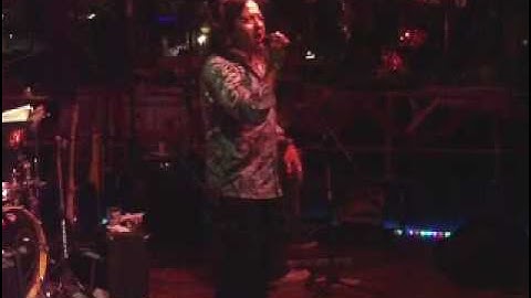 Lloyd Umali - Bakit Kung Sino Pa