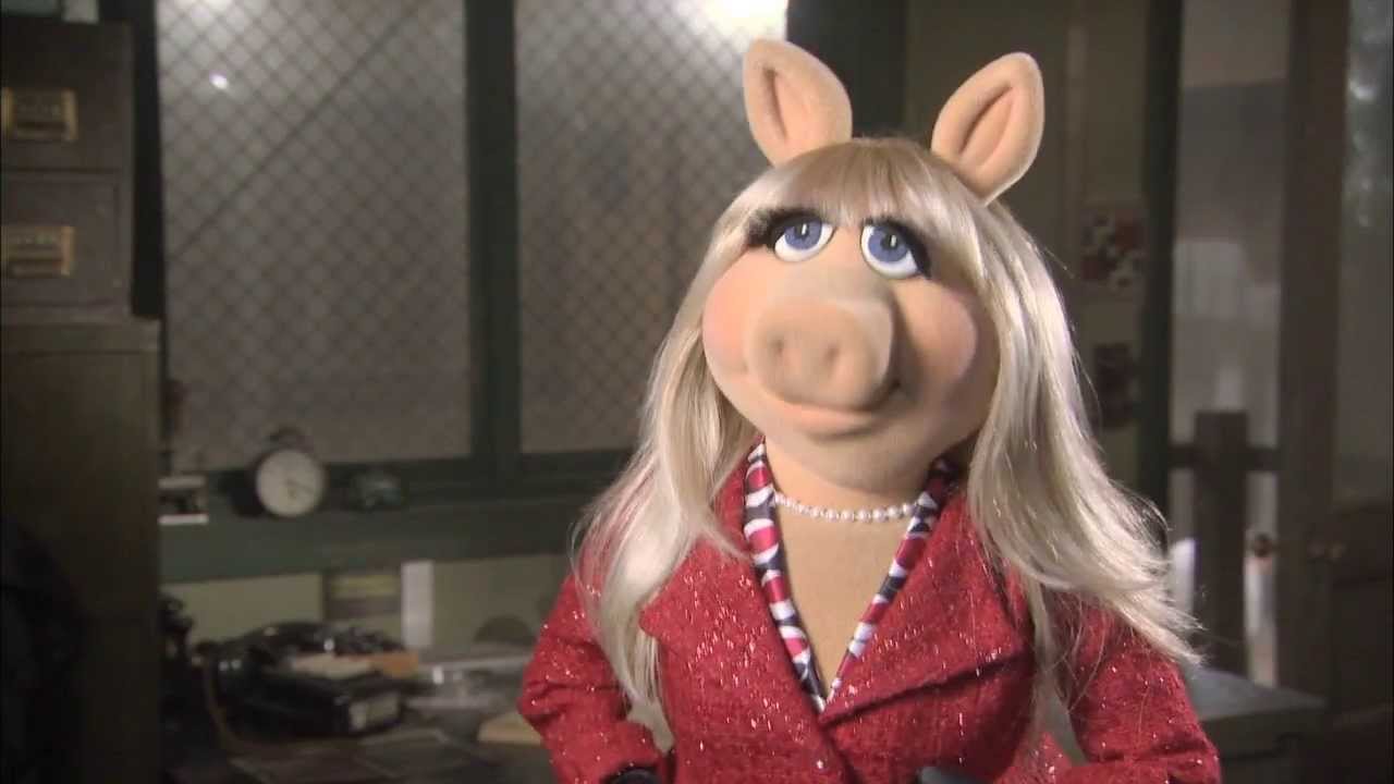 Muppets Most Wanted: Miss Piggy On Set Movie Interview - YouTube