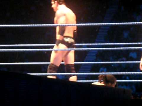 Wade barrett vs kofi Kingston et chant let's go ba...