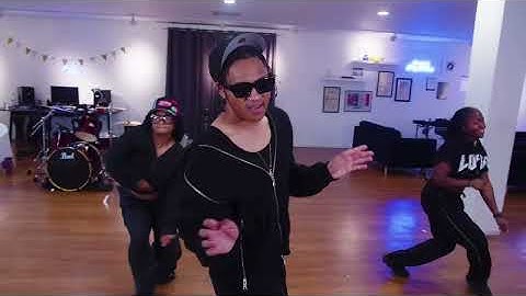 EL-TRA!N - No Strings Attached (Official Music Video)