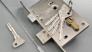 [1334] ExtraLong Soviet Key Requires ExtraLong Rake