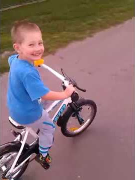 Maly Senna :) a ocko si trochen zabehal :)