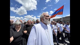 Оппозиция готовит столкновения в Армении.Србазан впервые намекнул на желание стать премьером Армении