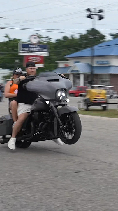 Harley Davidson Wheelie Two Up! #streetglide #harleydavidson #shorts #wheelie #motorcycle #stunt