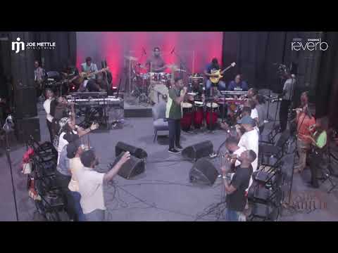 Joe Mettle sings