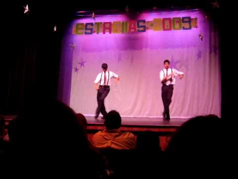 Grupo Bombale bailando salsa - Timbalero